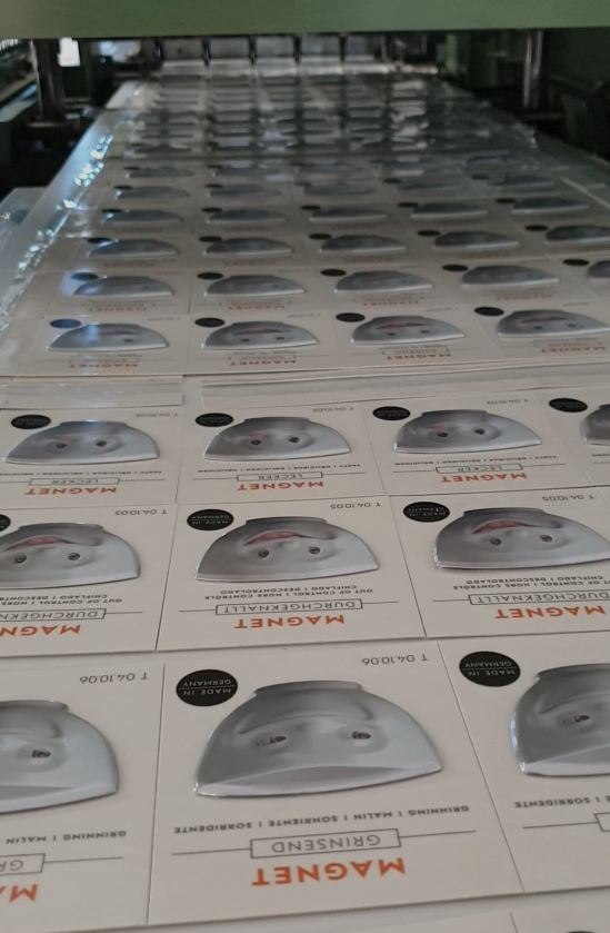  From these early origins it’s still a rather large step to the TASSEN magnets. But constant evolution has paved the way to the state-of-the-art products we get to enjoy today. After all, it’s super satisfying to use the fridge door and a magnet to pin a memorable image or to-do list right where you see it every day. Whether it’s postcards, personal greetings, recipes, or the current shopping list – it’s all on deck with our fun TASSEN Magnets. It’s a clean, organized look that is also emotional and full of fun.  