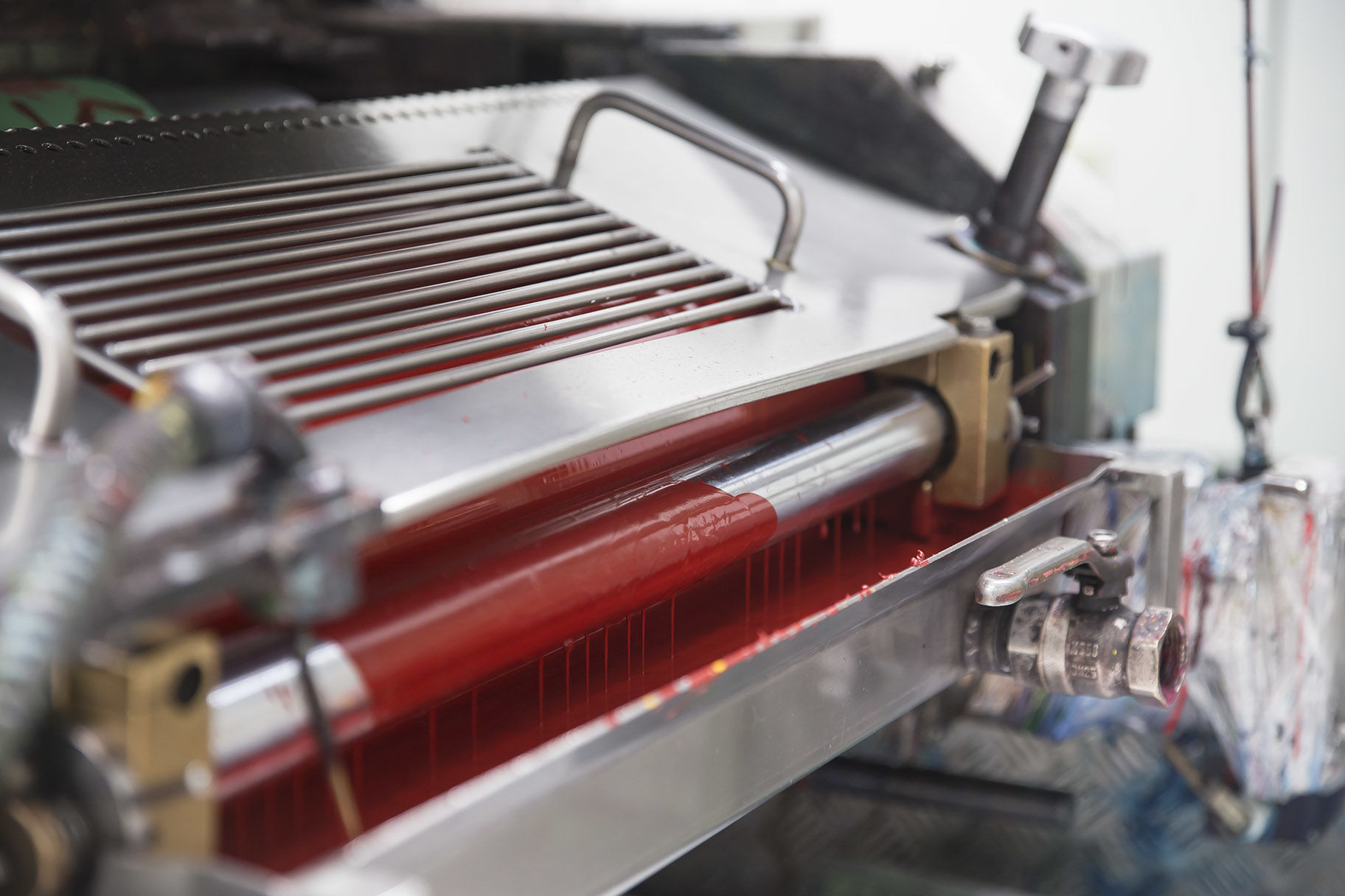  “I may not have caught all the subtleties because of their Saxonian dialect, but what I gathered was really nice. All the employees were incredibly friendly and helpful – especially keeping in mind that paper napkin production is entirely unchartered territory for us,” said Peer. “Amidst all the giant paper mills and machinery, I really felt like in the middle of a public television kids’ program. There was loud rumbling everywhere – and suddenly the first printed sheets emerged. So I couldn’t help but feel proud to have assisted the birth of a brand-new TASSEN product. ”The results turned out gorgeous. Even the “Face Pastrami” came out as pure eye candy. 