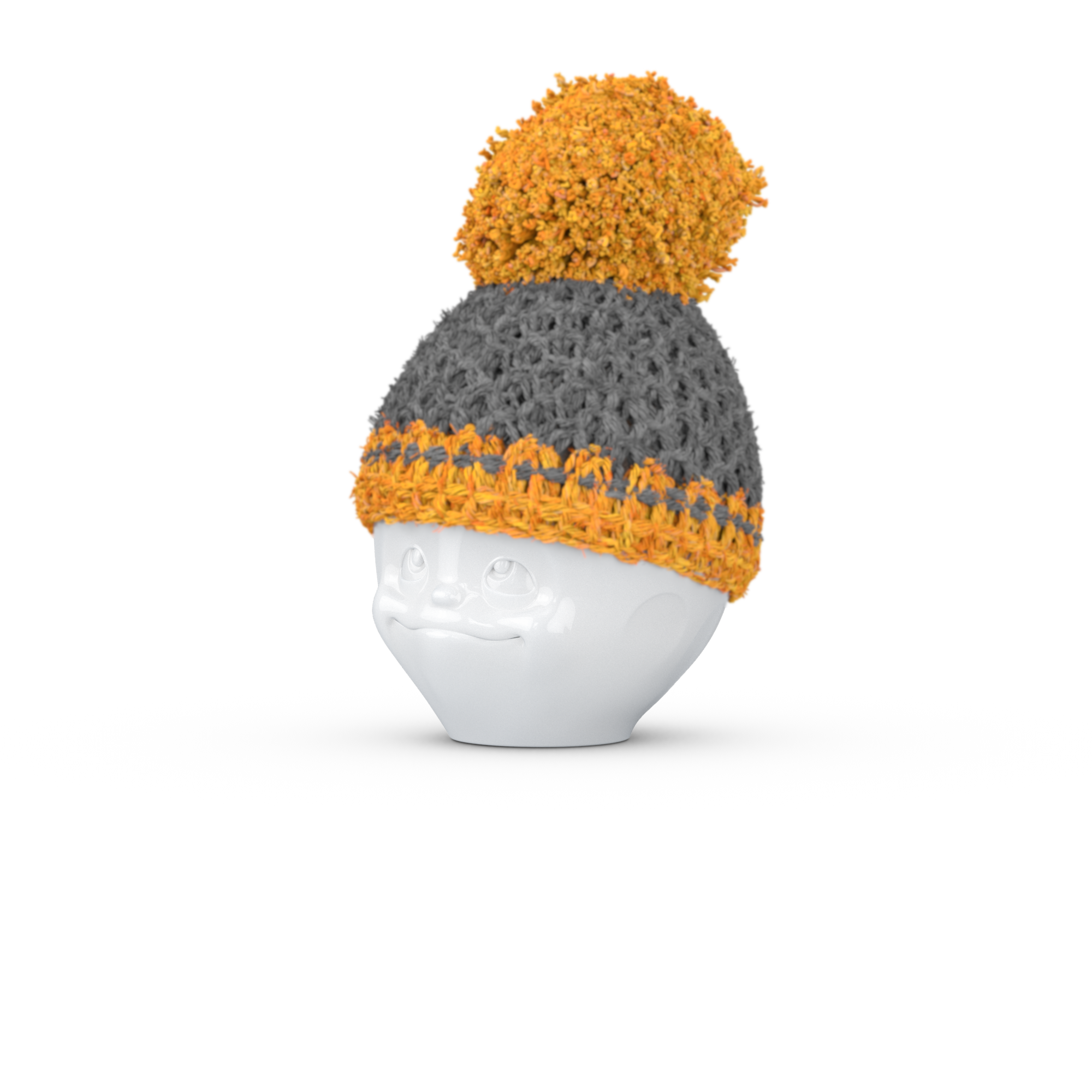 We did not have to search for long. Thanks to a fortunate coincidence, we found out that right at the TASSEN porcelain factory there is a lady who’s not only a master at crochet, but also highly enthusiastic about our idea. We’re really happy about the results: The hats are designed entirely according to our color concept and made from the finest Boshi wool on the market.