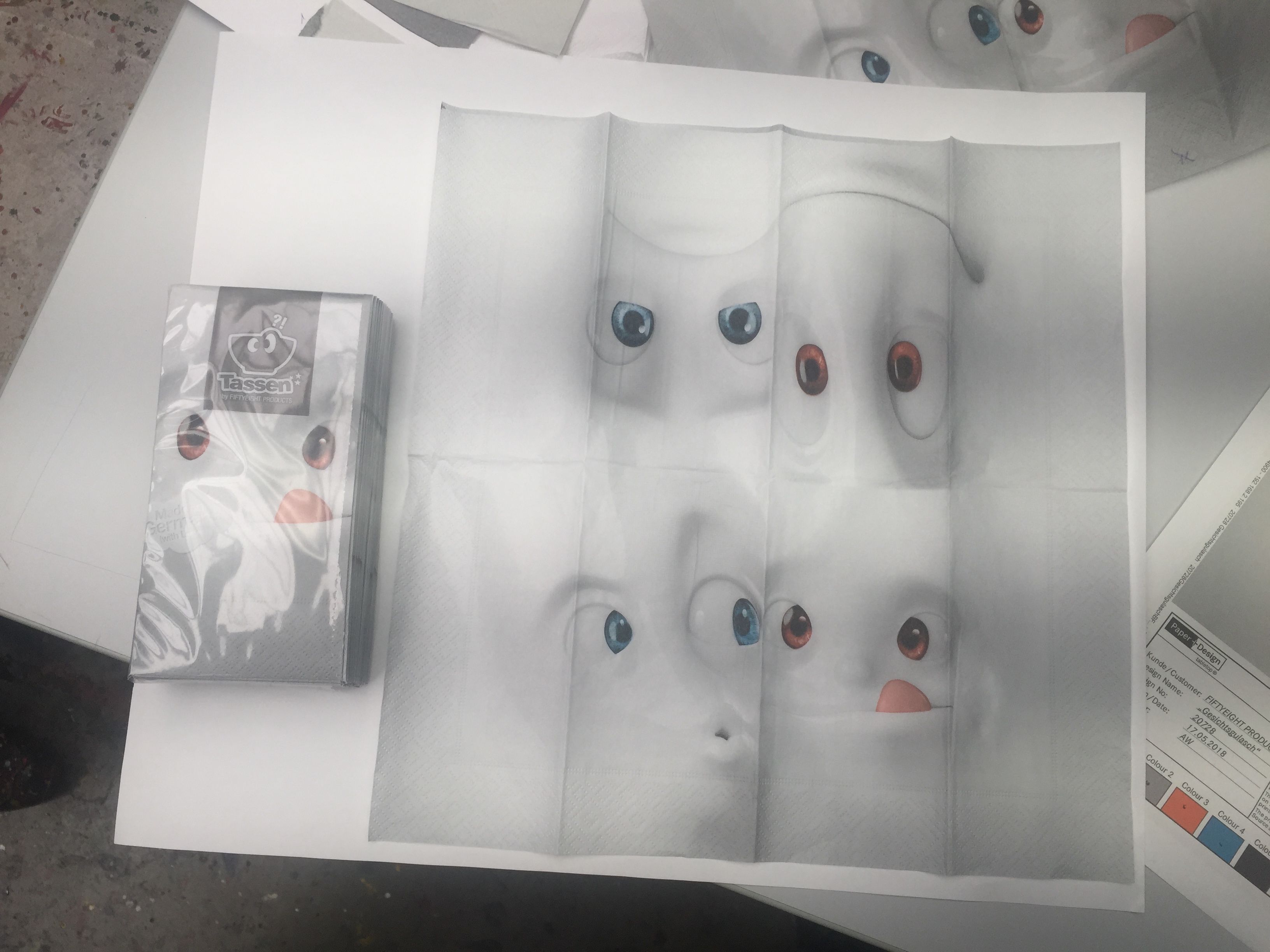  Get ready for some eye candy that brings our TASSEN tableware full circle: As the perfect supplement to our porcelain dishware, FIFTYEIGHT Products now releases paper napkins with a special TASSEN look. For every mood and occasion, the six-piece napkin collection offers a fitting design ranging from posh to playful. It’s a move into a brand-new product category – and one that’s been carefully planned. “It was an exciting challenge for us to play around with an entirely different material and finessing all the new production processes. Our loyal TASSEN fans at this point pretty much have their shelves fully stacked with our porcelain goods – so it was time to serve them something new,” smiles Chris Endres, Head of Distribution, Germany. 