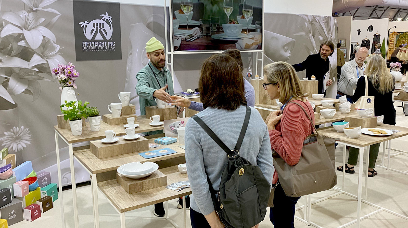  The feedback from our visitors was univocally positive. The booth also featured a perfectly integrated big-screen display, showing a film reel of product highlights as well as our animated TASSEN films. But wait, aren’t the films voiced in German language, and in a heavy dialect native to the Frankfurt area at that?! 